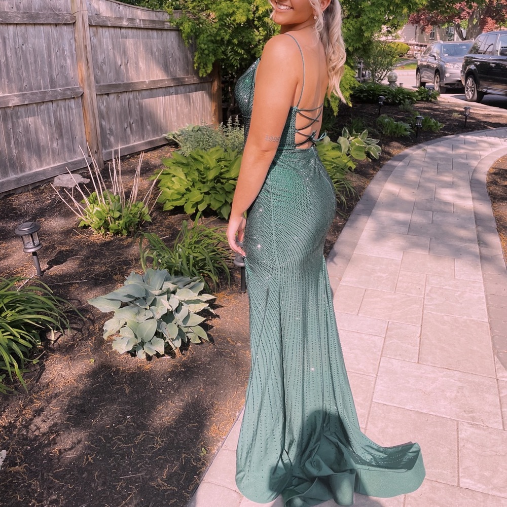 SELLING PROM DRESS!